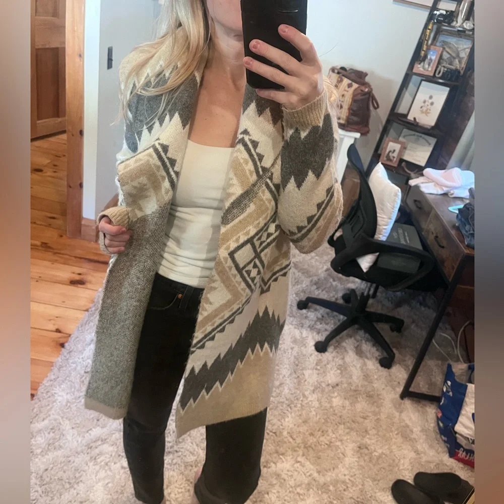 Aztec Sweater - Picture 1 of 4